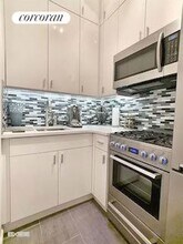 244 E 60th St in New York, NY - Building Photo - Building Photo