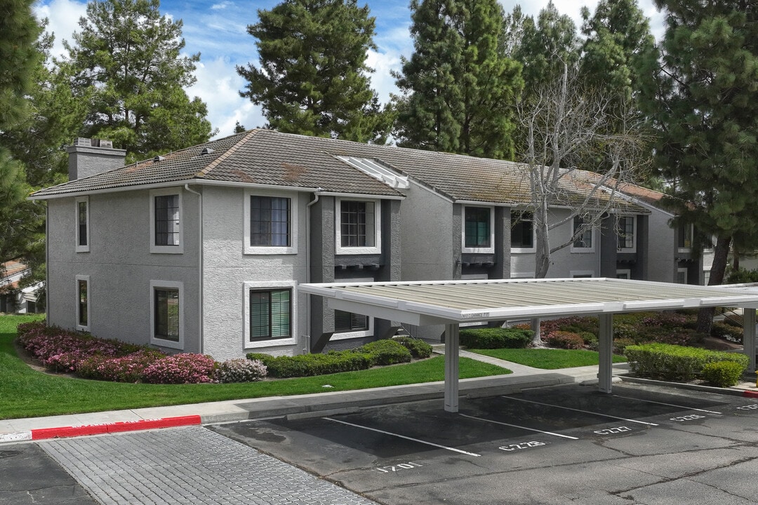 Carmel Trails in San Diego, CA - Foto de edificio
