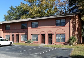 Woodcrest Townhomes in Daytona Beach, FL - Building Photo