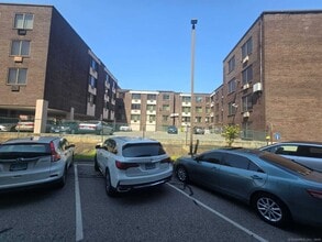 1021 Asylum Ave in Hartford, CT - Building Photo - Building Photo