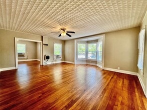 701 W Sycamore St in Denton, TX - Building Photo - Building Photo