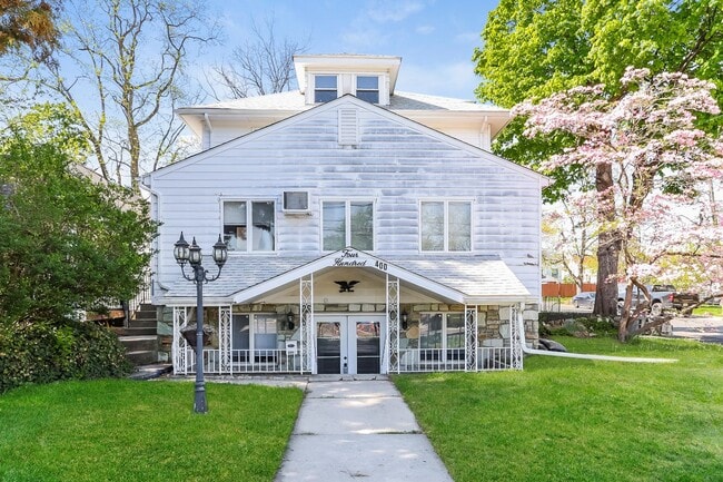 property at 400 W Bridge St