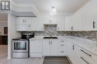 64 McConkey Pl in Barrie, ON - Building Photo - Building Photo