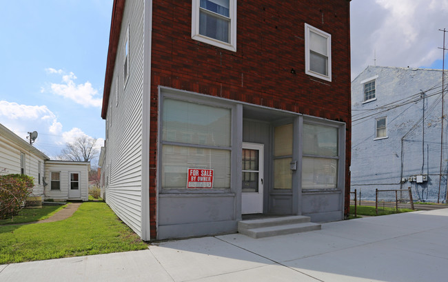 320 Main St in Brookville, IN - Foto de edificio - Building Photo