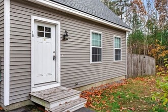 18 Lilac Ln in Kennebunk, ME - Building Photo - Building Photo