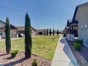 707 Santa Fe Trl in Artesia, NM - Building Photo - Building Photo