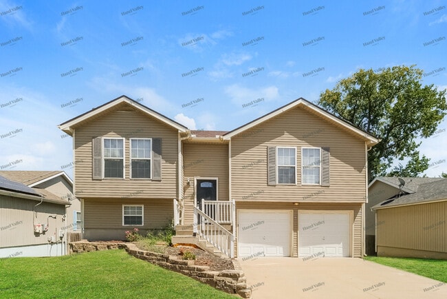 property at 321 N Queen Ridge Ave