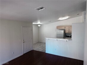 2110 Los Feliz St in Las Vegas, NV - Building Photo - Building Photo