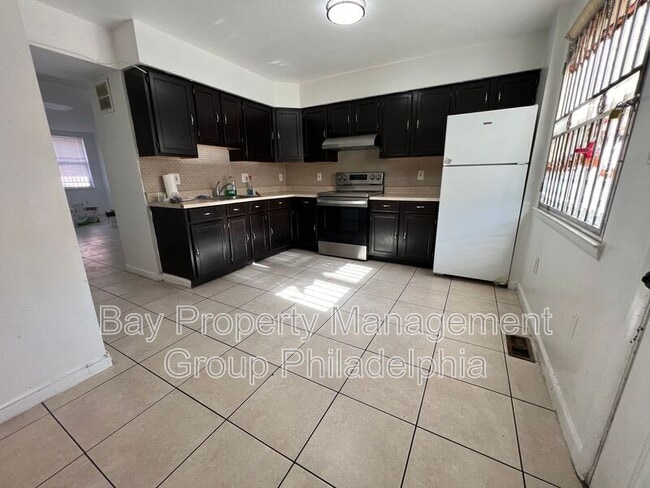 property at 1610 W Diamond St