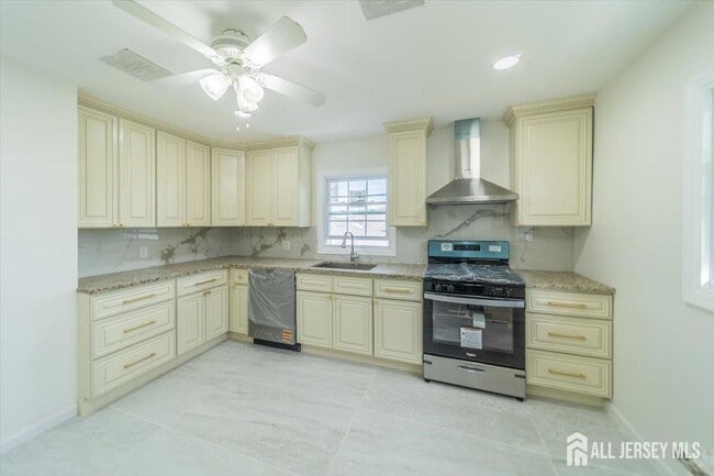 54 Bergen St in Carteret, NJ - Building Photo - Building Photo