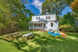 40 Missapogue Ct in Southampton, NY - Building Photo - Building Photo