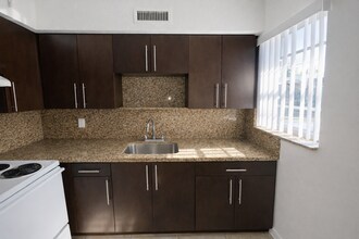 3500 Jackson St Hollywood, FL 33021 in Hollywood, FL - Foto de edificio - Building Photo