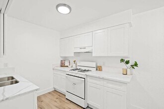 1500-1794 E. Kay St. (1515 Rosecrans) in Compton, CA - Building Photo - Building Photo