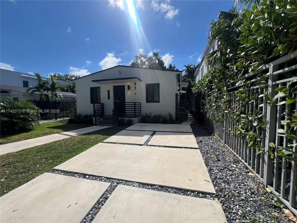 3764 SW 27th Ln in Miami, FL - Building Photo