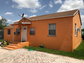 3527 NW 34th St in Miami, FL - Building Photo - Building Photo