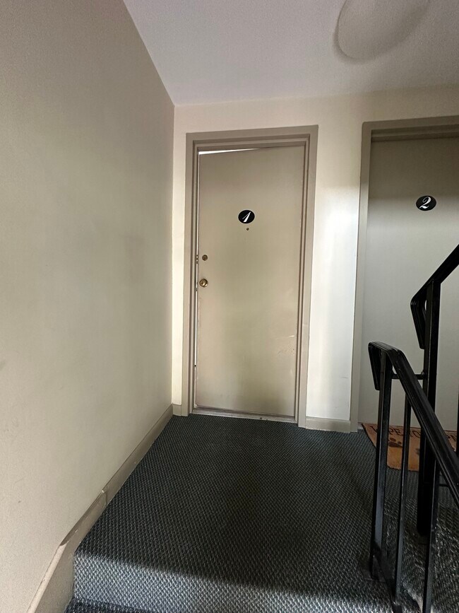 28 Bryon Rd, Unit 1 in Boston College, MA - Building Photo - Building Photo