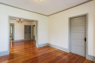 31 Roslyn St, Unit 1 in Salem, MA - Building Photo - Building Photo