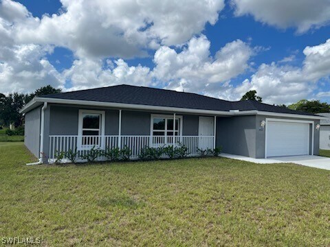 555 Oakshire Ln in Lehigh Acres, FL - Building Photo