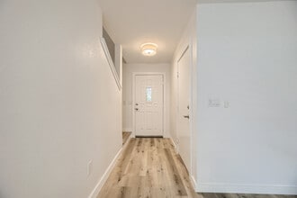 1721 Poppy Seed Ln in Austin, TX - Foto de edificio - Building Photo