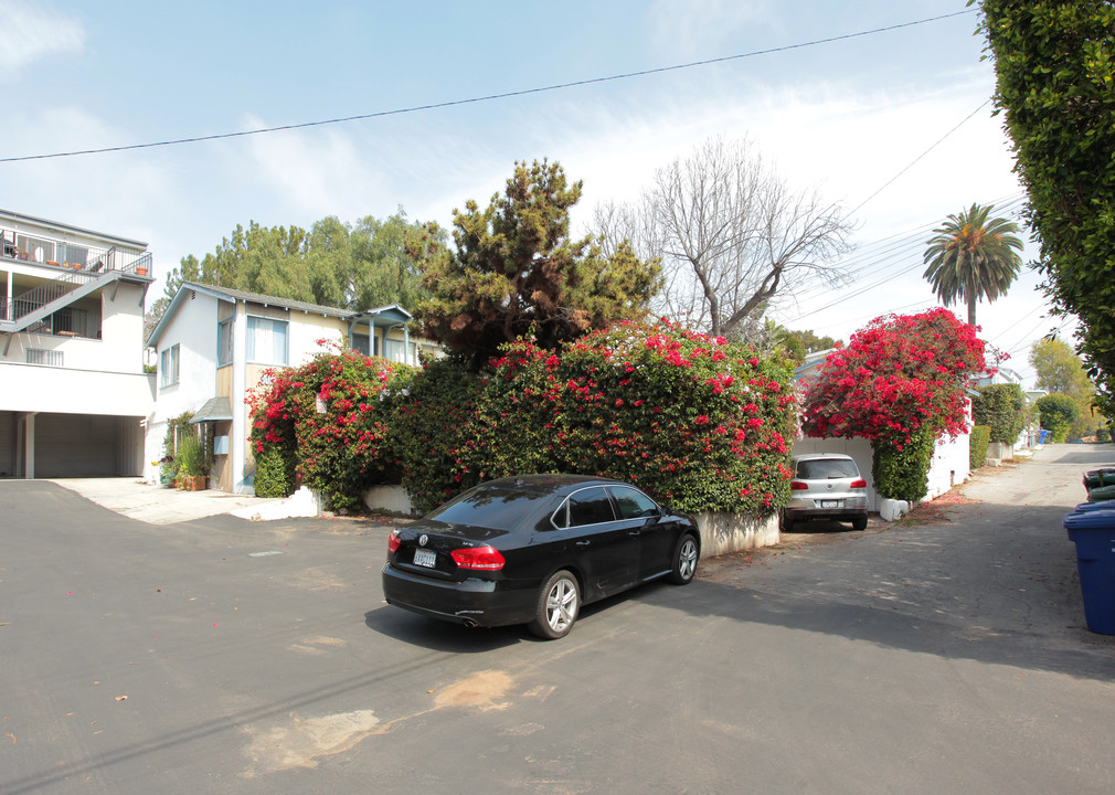 3011-3017 Ruskin St in Santa Monica, CA - Building Photo