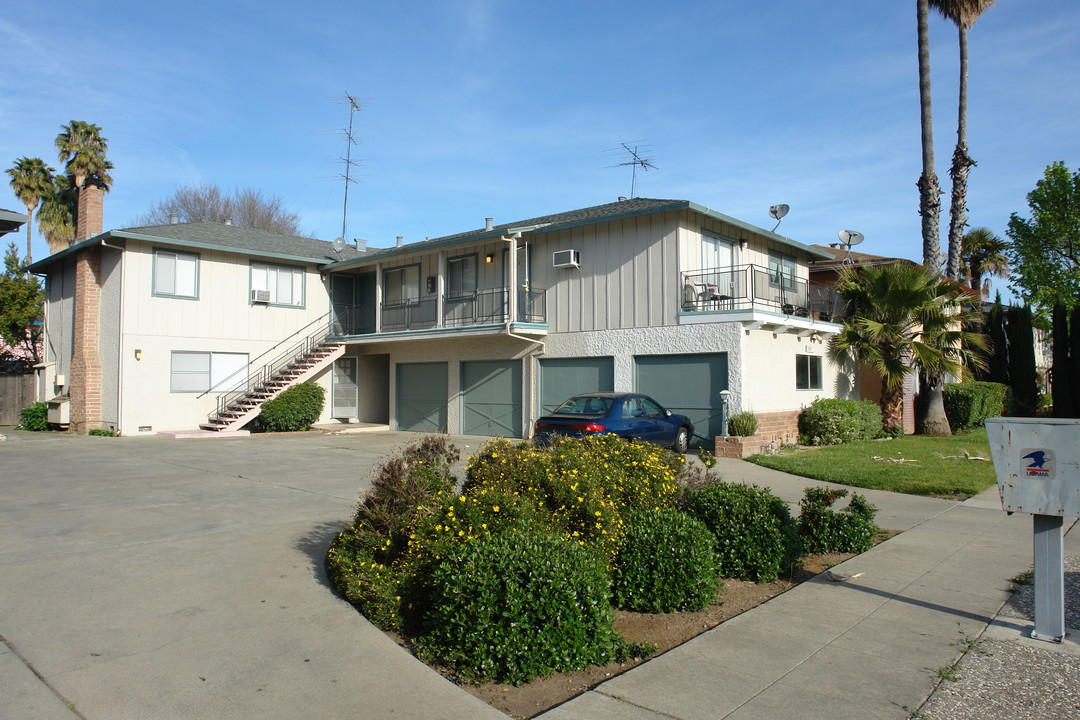 805 Opal Dr in San Jose, CA - Foto de edificio