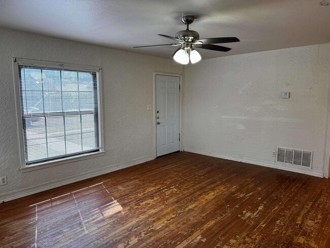 3304 Sherwood Ln in Wichita Falls, TX - Foto de edificio - Building Photo