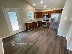 6211 Adel Lane in Charlotte, NC - Foto de edificio - Building Photo