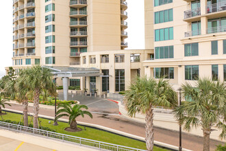 Palisade Palms in Galveston, TX - Building Photo - Building Photo