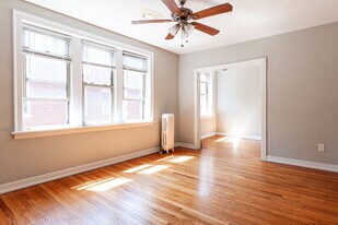 544 W Surf St, Unit N2 in Chicago, IL - Building Photo