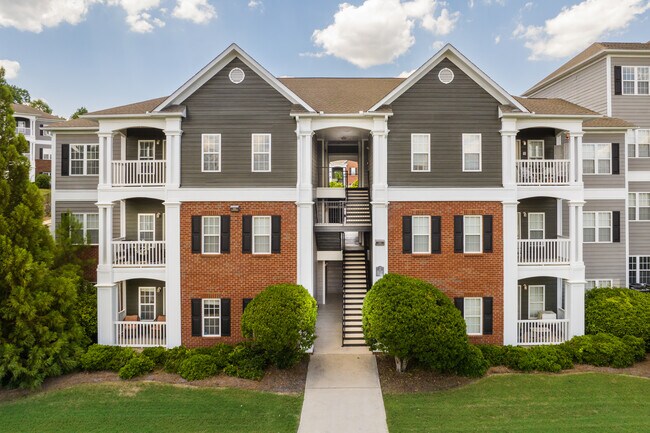 Bluffs at Riverview in Birmingham, AL - Building Photo - Building Photo