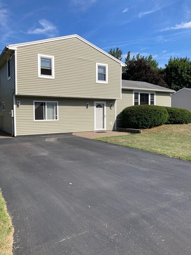 56 Rd Rentals in Farmington, NY