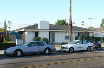 2114 E Almont Ave in Anaheim, CA - Building Photo - Building Photo