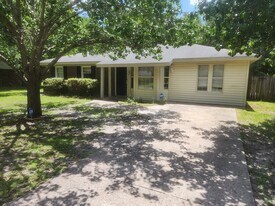 19 Elm St in Hinesville, GA - Building Photo