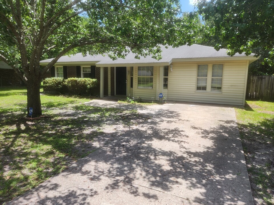 19 Elm St in Hinesville, GA - Building Photo