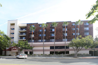 Wilshire House in Santa Monica, CA - Building Photo - Building Photo