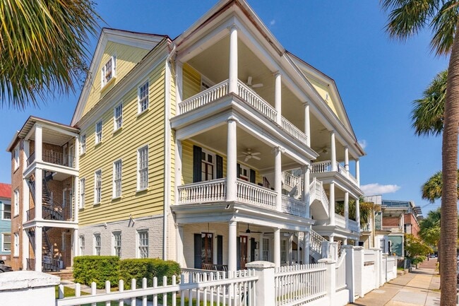 212 Calhoun St in Charleston, SC - Building Photo - Building Photo