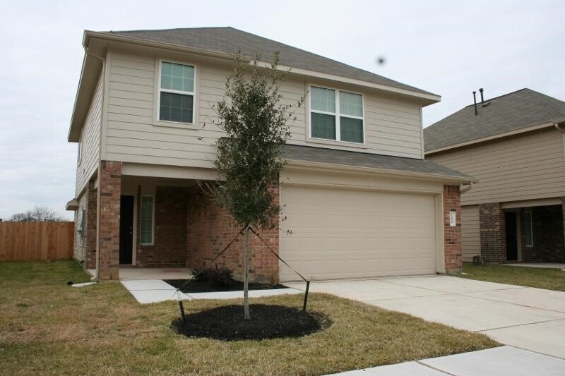 3635 Apache Meadows Drive in Baytown, TX - Building Photo
