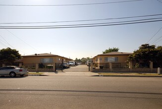 718-736 W 168th St in Gardena, CA - Building Photo - Building Photo