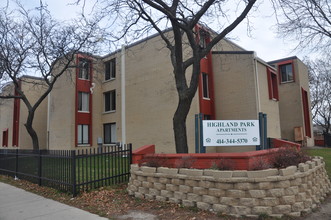 Highland Park Apartments in Milwaukee, WI - Building Photo - Building Photo