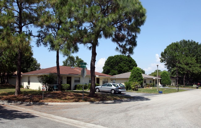 Lake East I & II in Bradenton, FL - Foto de edificio - Building Photo