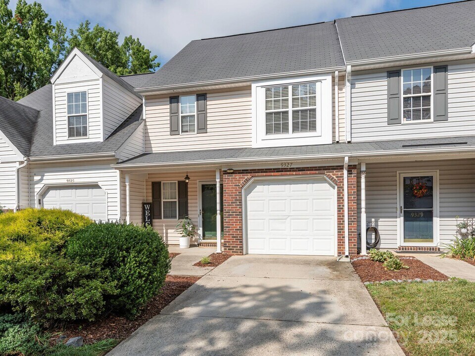 9327 Timothy Ct in Charlotte, NC - Building Photo