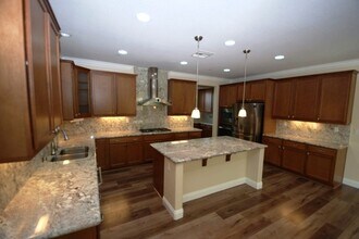 916 Wilderness Way in Rocklin, CA - Foto de edificio - Building Photo