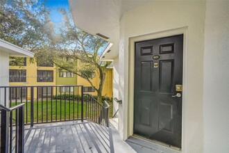 2445 SW 18th Ter, Unit 605 in Fort Lauderdale, FL - Building Photo - Building Photo