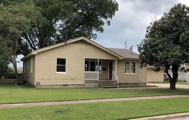 property at 1233 N Wyandotte Ave