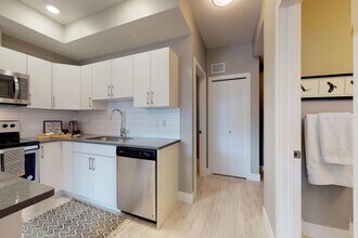 10006-383 83 Ave NW in Edmonton, AB - Building Photo - Building Photo