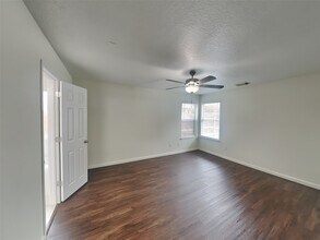 31702 Regal Park Ct in Conroe, TX - Building Photo - Building Photo