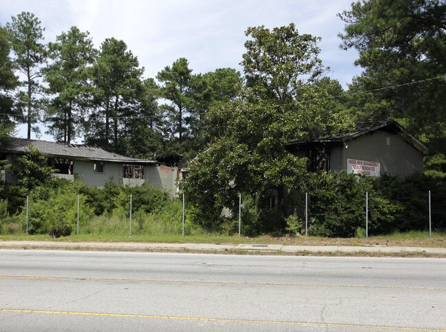 Bolton Crossing Apartments in Atlanta, GA - Foto de edificio - Building Photo