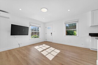 6009 W 85th Pl, Unit 6009 in Los Angeles, CA - Foto de edificio - Building Photo