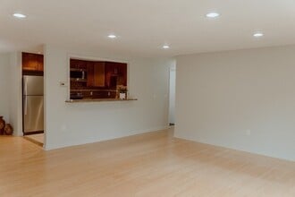 16 Williamsburg Ct-Unit -23 in Shrewsbury, MA - Building Photo - Building Photo