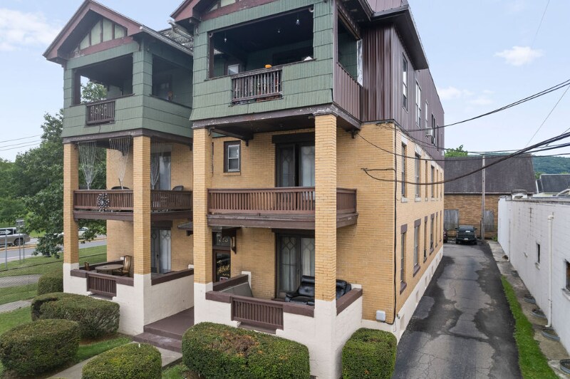 226 Court St in Binghamton, NY - Building Photo